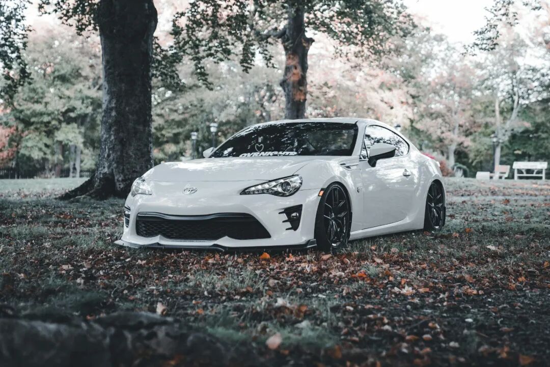 从亏损王到盈利标杆，零跑汽车凭 339 亿现金储备续写逆袭？