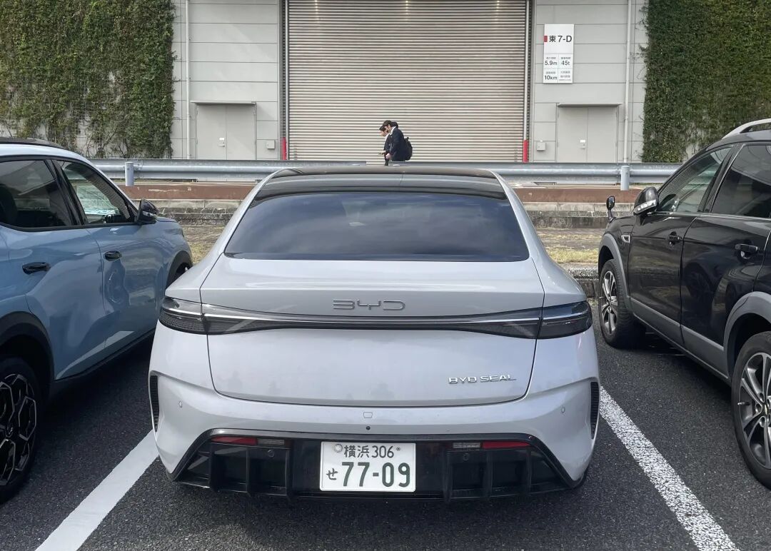 跟一位日本比亚迪车主聊了聊，才明白我们对「出海」有多天真