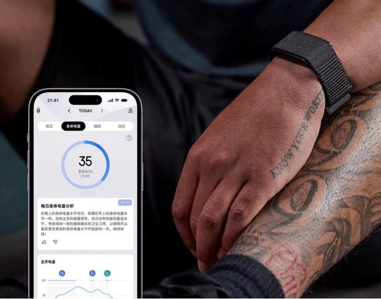 砍掉屏幕，年费上千：这款“极简”手环凭什么估值200亿？