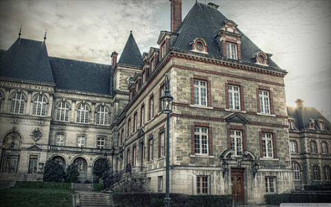 自然灾害造成车辆损失保险公司赔吗?这3个误区，很多车主都栽过！