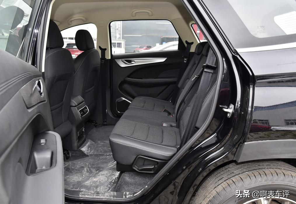 捷途X90 PRO 2850mm轴距空间