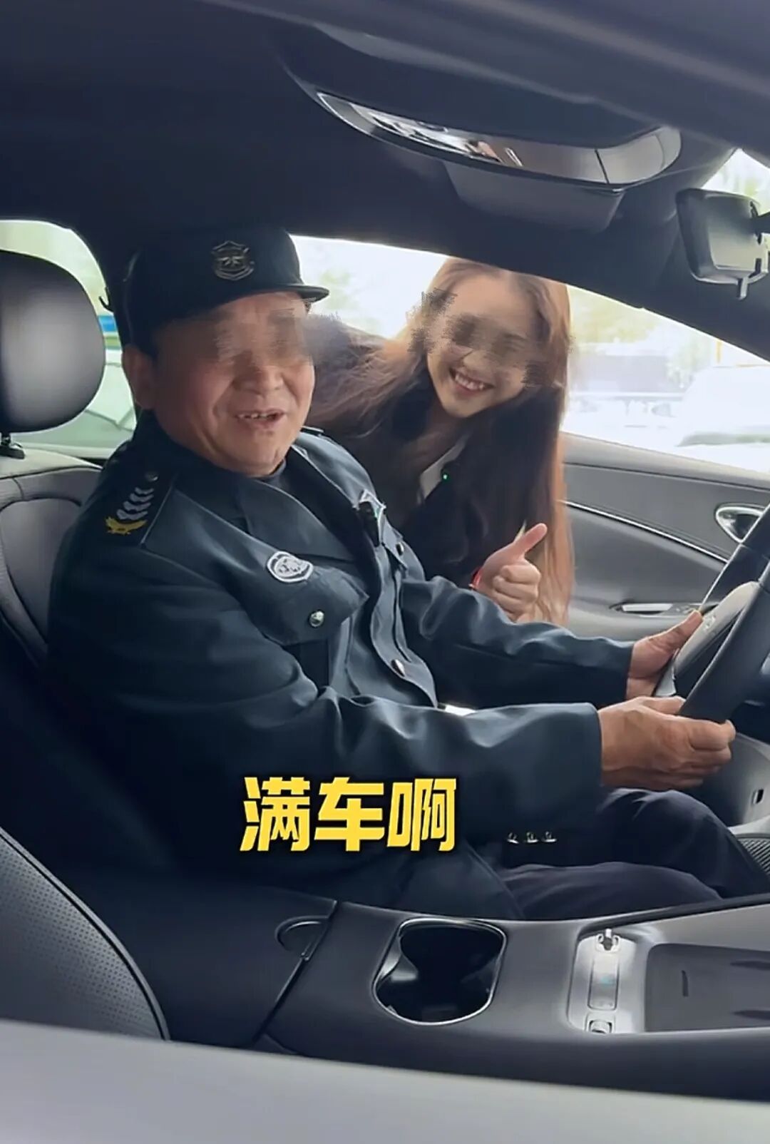 雷克萨斯直播间被保洁阿姨 “攻占”，弹幕全是 “地板比车亮”