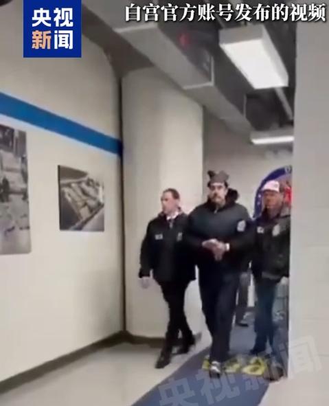 美方发布疑似马杜罗被押送的视频，蒙眼押送画面曝光，已抵美将接受审判