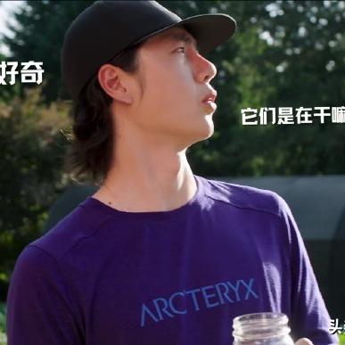 王一博被乌鸦追老鹰震惊,跨年现场偶遇名场面,呆萌表情笑翻众人