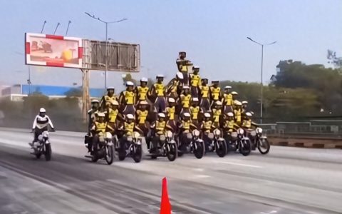 印度阅兵彩排又见摩托“叠罗汉”，独特仪式引国际目光