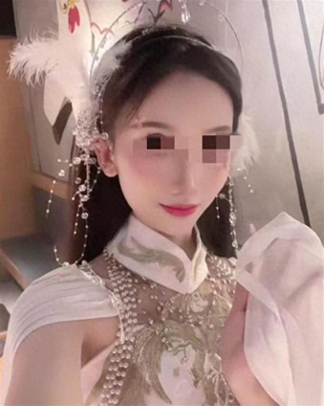 舞蹈老师万小艳去世 丈夫曾卖房救人,深情守护十余载令人泪目