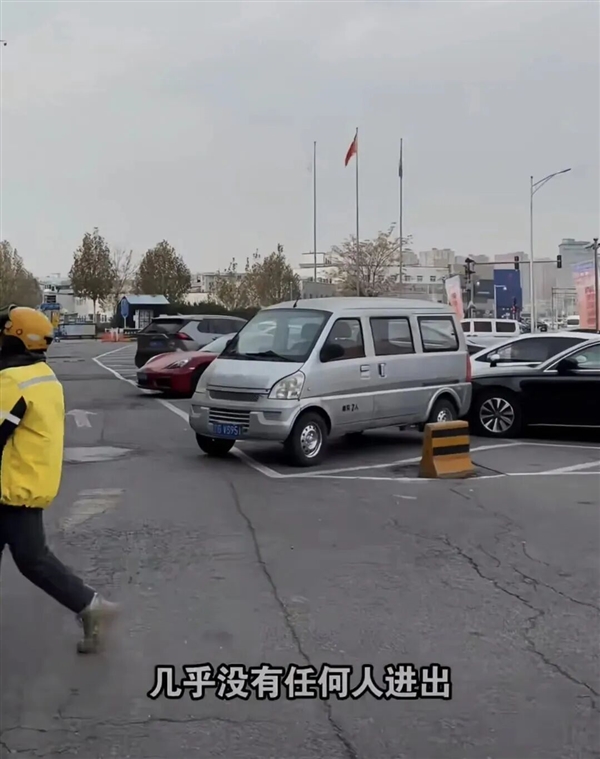 清仓的宜家 被中产们抢成了“春运现场”?
