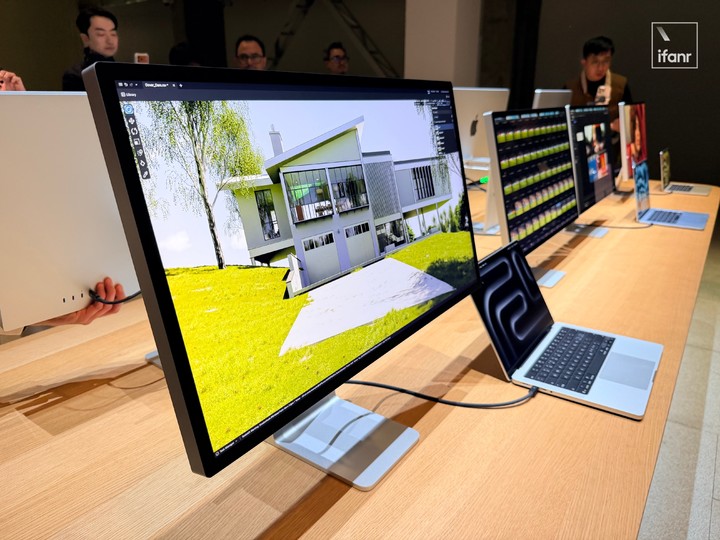 Mac 新品现场上手：Pro 很强，Air 很香，显示器又大又亮