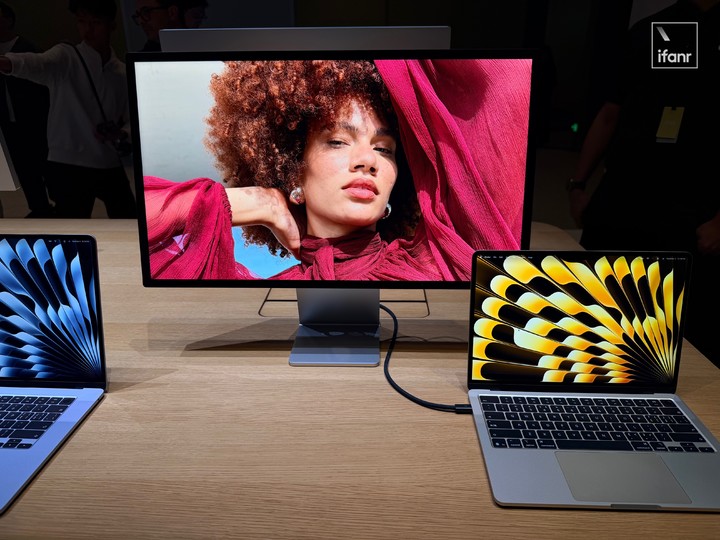 Mac 新品现场上手：Pro 很强，Air 很香，显示器又大又亮