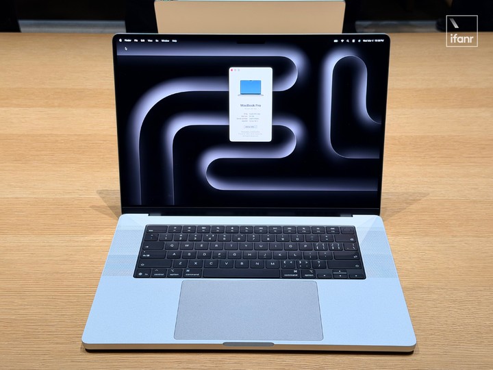 Mac 新品现场上手：Pro 很强，Air 很香，显示器又大又亮