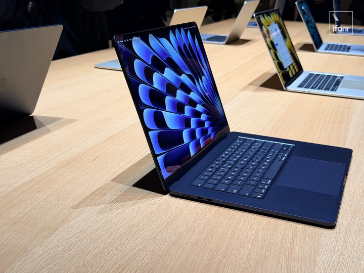 Mac 新品现场上手：Pro 很强，Air 很香，显示器又大又亮