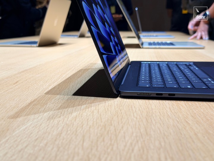 Mac 新品现场上手：Pro 很强，Air 很香，显示器又大又亮