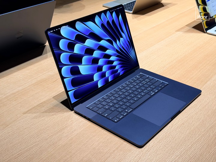 Mac 新品现场上手：Pro 很强，Air 很香，显示器又大又亮