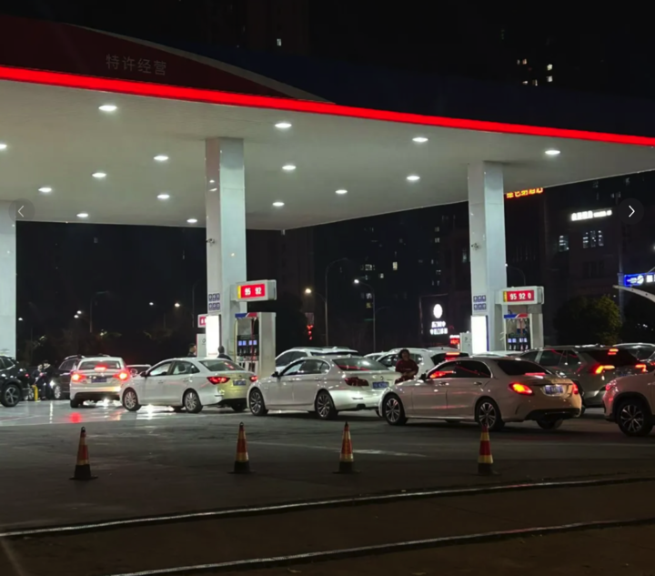 是时候买电车了！油价全面进入「9 元时代」