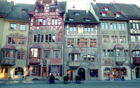 瑞幸咖啡一季报营收增35.3%，净利反降3.6%，配送费同比大增近9成