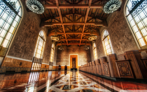 黄子韬、董宇辉为什么都要卖卫生巾？